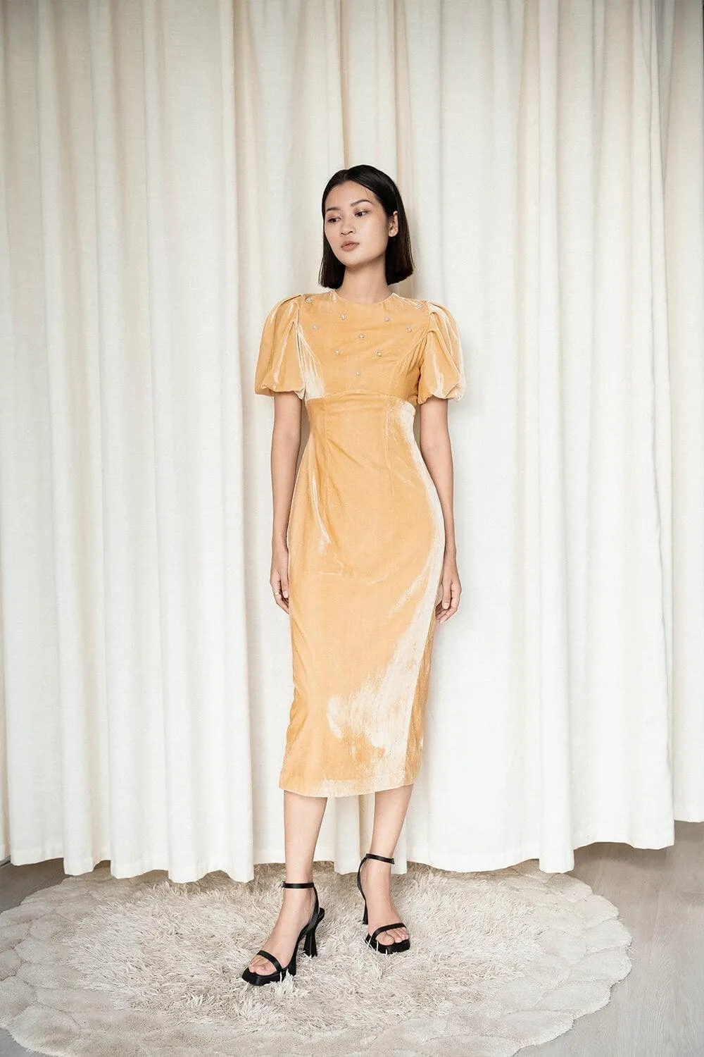 Cedar Pencil Puffy Sleeved Velvet Midi Dress